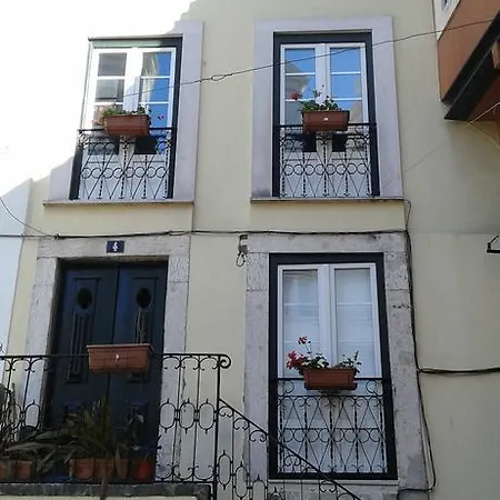 Beautiful Studio In Historic Alfama Apartment *